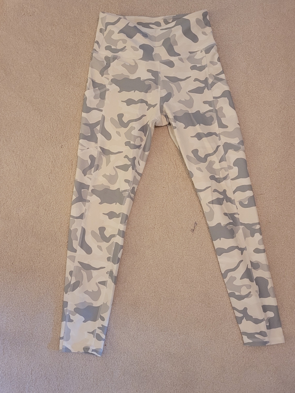 Marika Women's High-Rise Camo Leggings in Light Gray and Cream